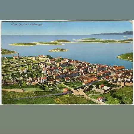 Barko Hvar Town